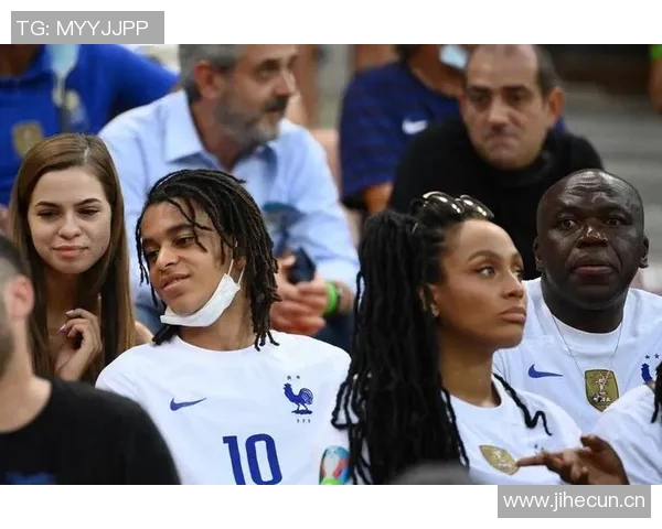 绝平巴黎伊桑与姆巴佩庆祝合影展现兄弟情深与奋斗历程