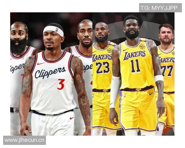 快船训练营首日盛况：灯泡组合同框小卡与比尔携手出击