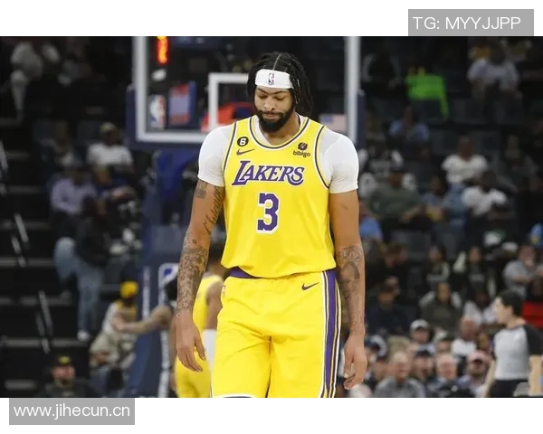 尽管努力拼搏戴维斯全场独得26分11篮板却难阻球队失利