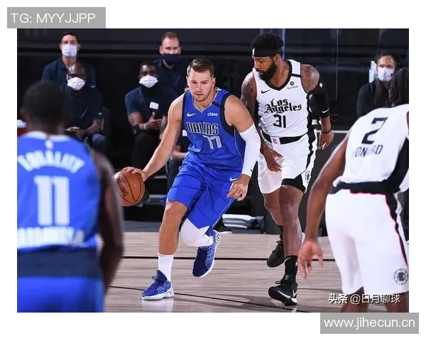 杰伦布朗半场表现低迷仅得7分罚球全中成唯一亮点 杰伦布朗半场表现低迷仅得7分罚球全中成唯一亮点