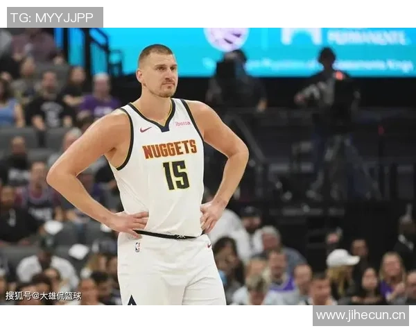 约基奇展现超凡视野与精准手法布劳恩底角三分轻松命中 约基奇展现超凡视野与精准手法布劳恩底角三分轻松命中