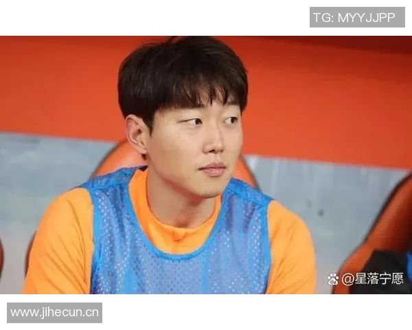 泰山队第72分钟进攻失误谢文能传中直接飞出底线引发球迷失望 泰山队第72分钟进攻失误谢文能传中直接飞出底线引发球迷失望