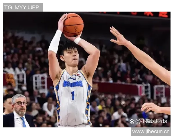 曾凡博未能上场引发热议教练与队友各有隐忧与考量